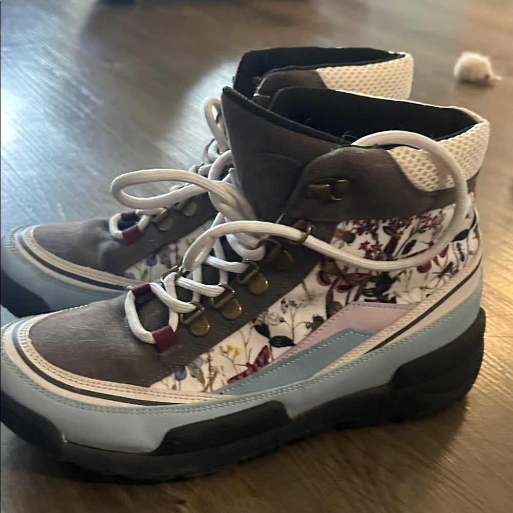 Inkkas Multicolor Floral High-Top Hiking Boots